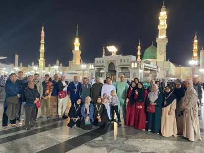 Jemaah berziarah ke Masjid Nabawi